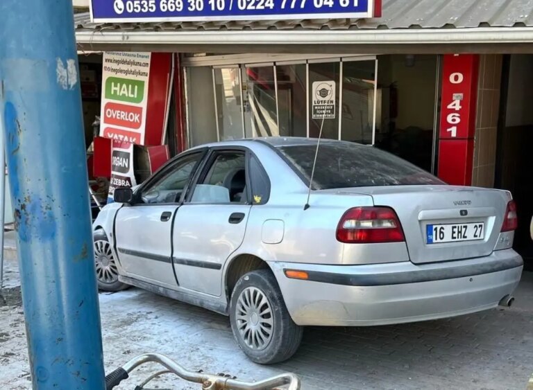 bursada-otomobil-hali-yikama-isletmesine-daldi-surucu-yarali-29VcGn69.jpg