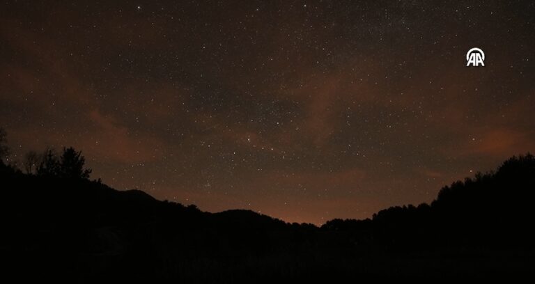 meteor-yagmuru-turkiyede-sadece-o-ilceden-gorulebildi-LBOtmrqG.jpg