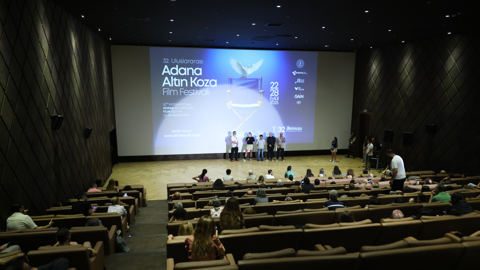 32 uluslararasi adana altin koza film festivalinde dun ucan kofteci ve cinema jazireh seyirciyle bulustu u2AMHQ5m