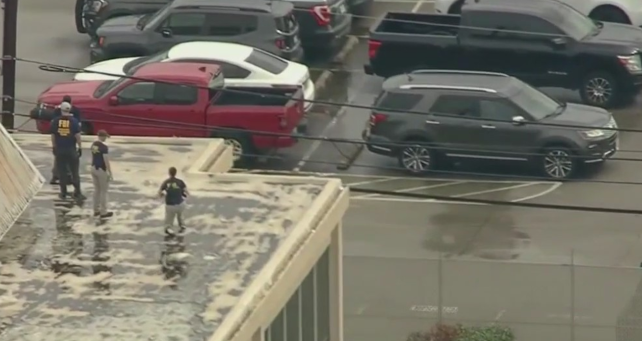 gocmenlik burosuna karsi catiya cikti kursun yagdirdi 1 kisi oldu iki kisi agir yarali dUA5nWvZ