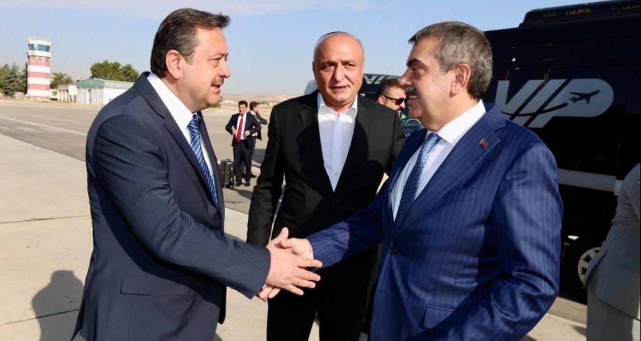 laik egitimi hedef alan bakana chpli vekilden karsilama ZNmEbyTG