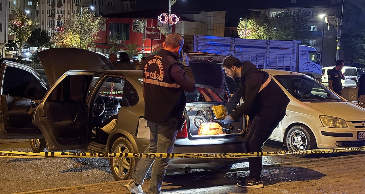 otomobil icinde cakmak gazi patladi 1 cocuk oldu 2 cocuk yarali LrAacUKy