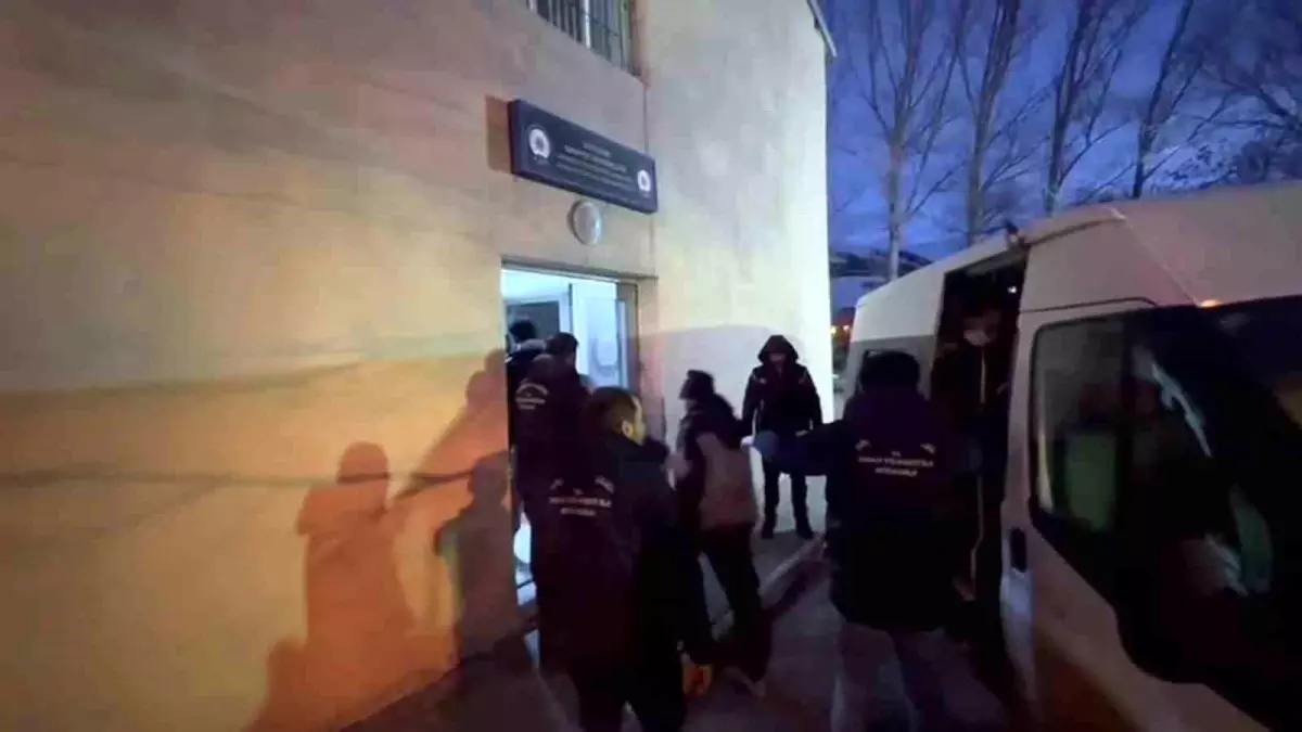 erzurumda kacak gocmen operasyonu 20 yakalandi 3 tutuklandi 1Afr1idU.jpg