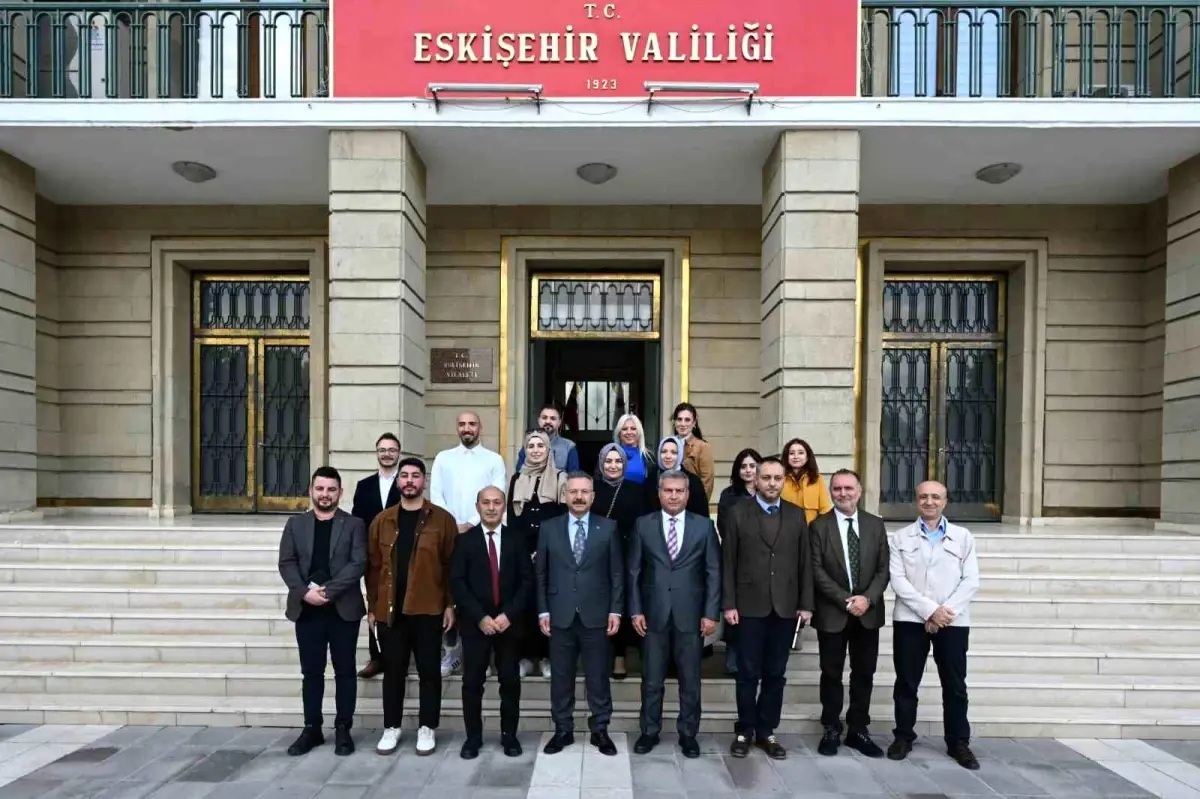 eskisehirde basin mensuplarina kart toreni 2ZeviVK6.jpg