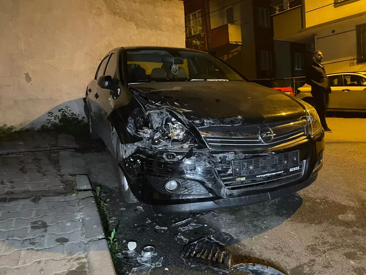 eyupsultanda direksiyon kontrolu kaybi 8 araca carpip kacti KGCwlsrn.jpg