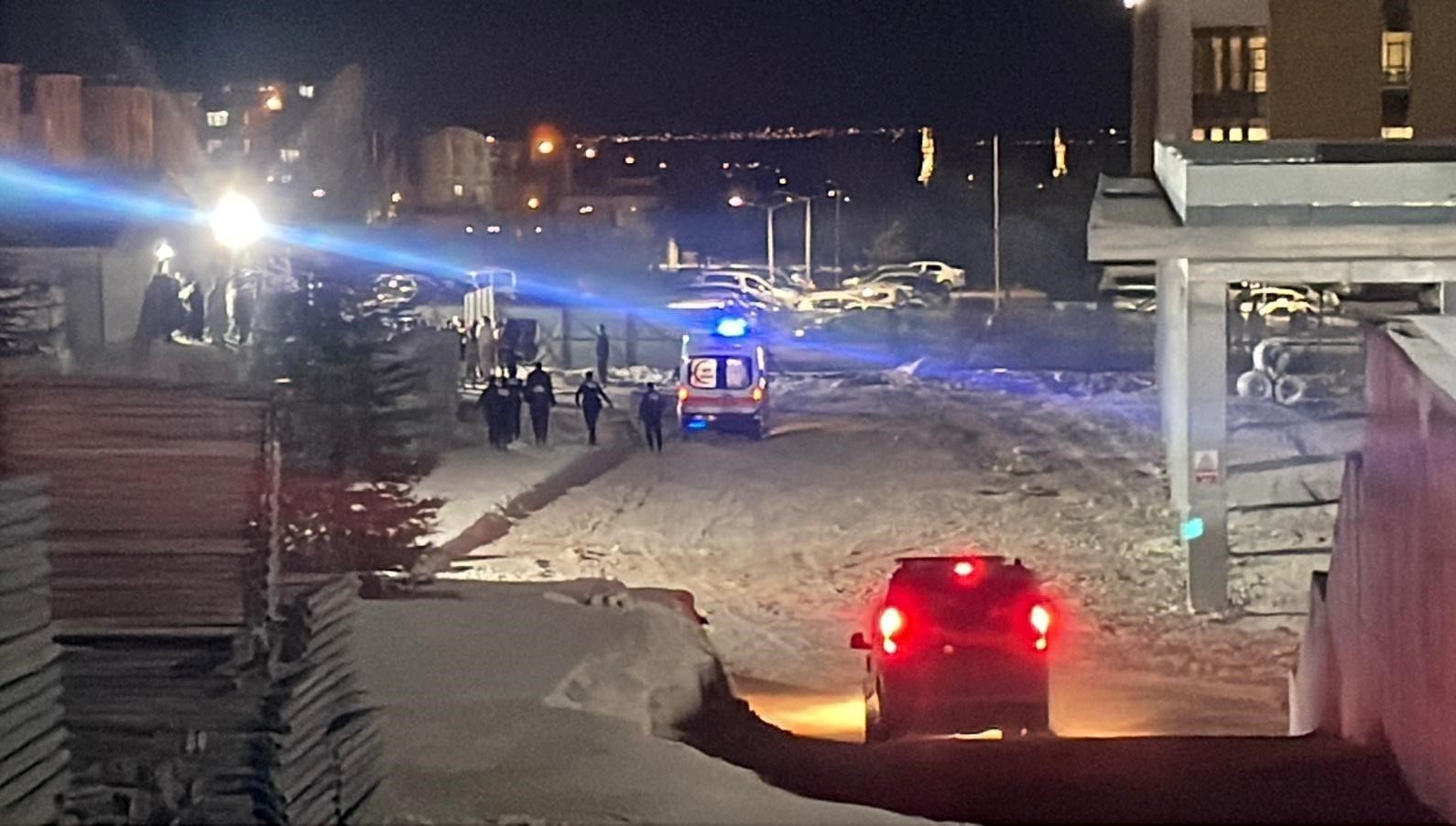 iscilerin yuksek sesle konusma kavgasi kanli bitti 1i agir 4 yarali QHnMRGXU