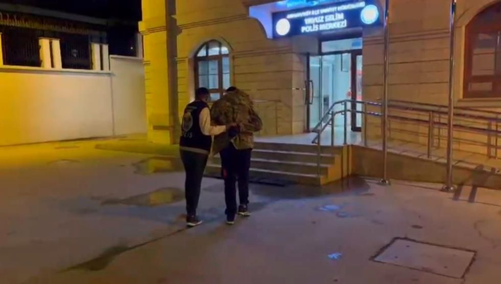 istanbulda genc kiza durakta taciz supheli yakalandi wSh6fDSG