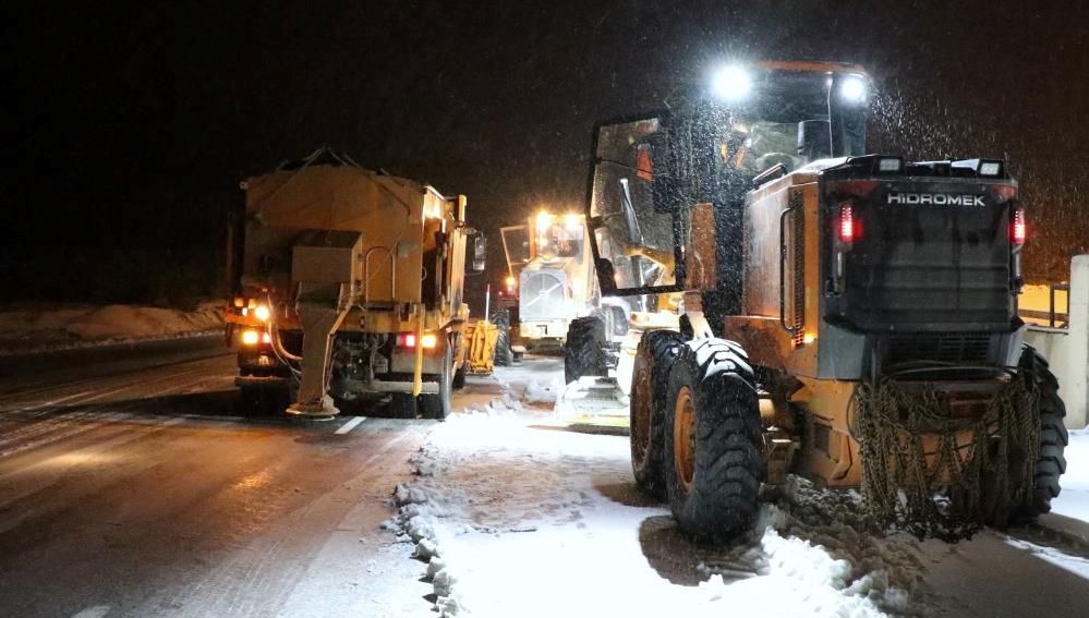 kar ve tipi bastirdi suruculer zor anlar yasadi uMMw9i5y.jpg