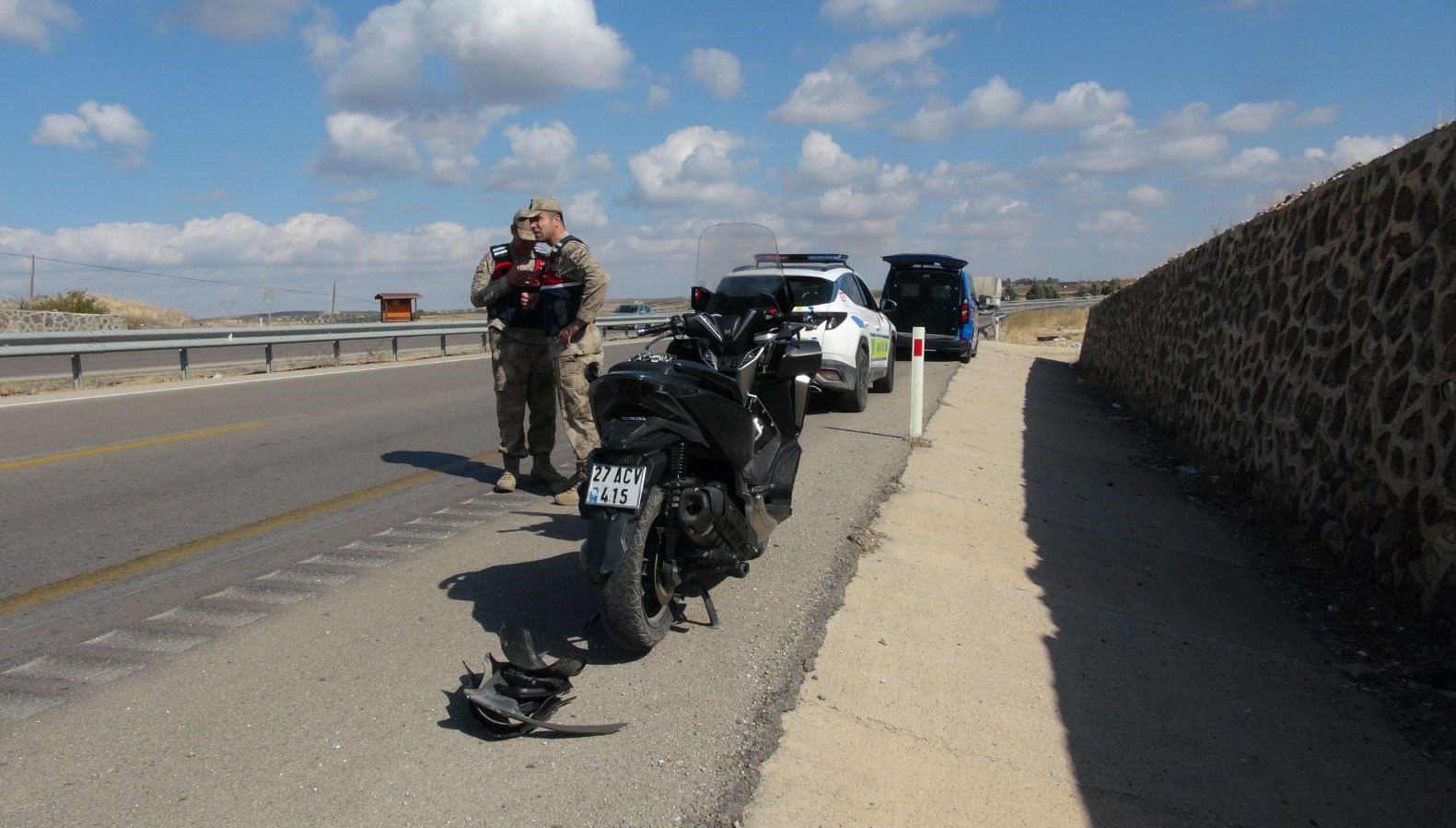 kiliste motosiklet devrildi iki agir yarali TatTNOqG.jpg