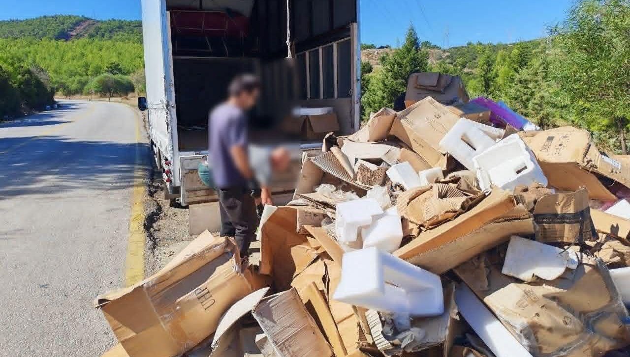 yol kenarina atik doken kisilere para cezasi kesildi gUm5EiGR