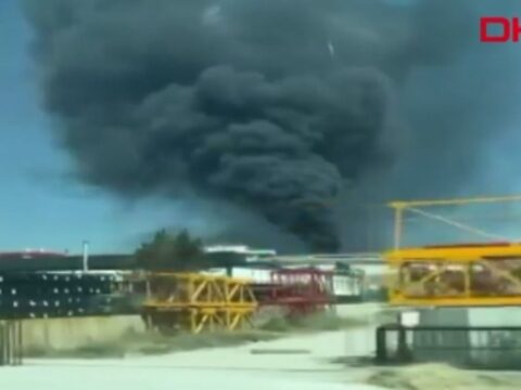 Ankarada korkutan fabrika yangini bLeLEnc5