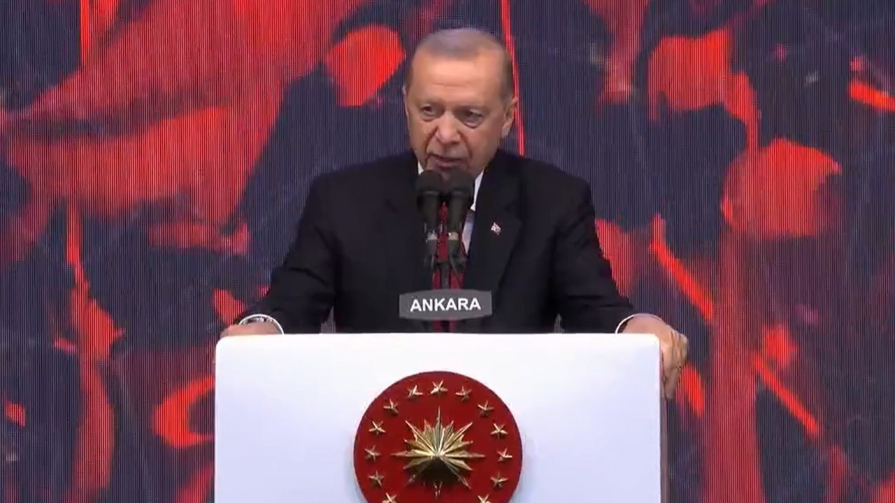 Cumhurbaskani erdogan insan bir kere olur ama adam gibi olur 4MNwJw5g